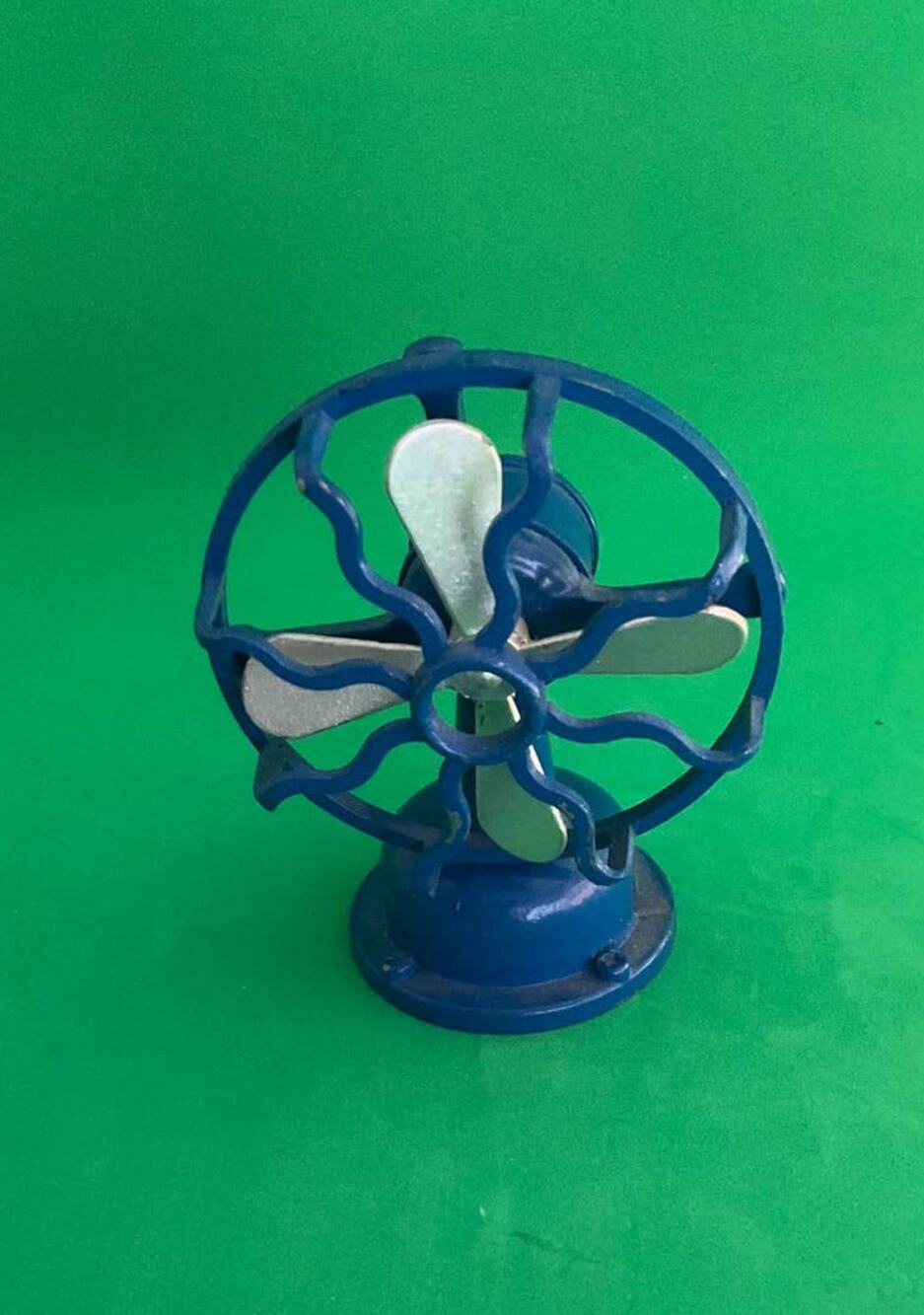 Vintage Die Cast Miniature Pencil Sharpener - Blue Enamel Fan